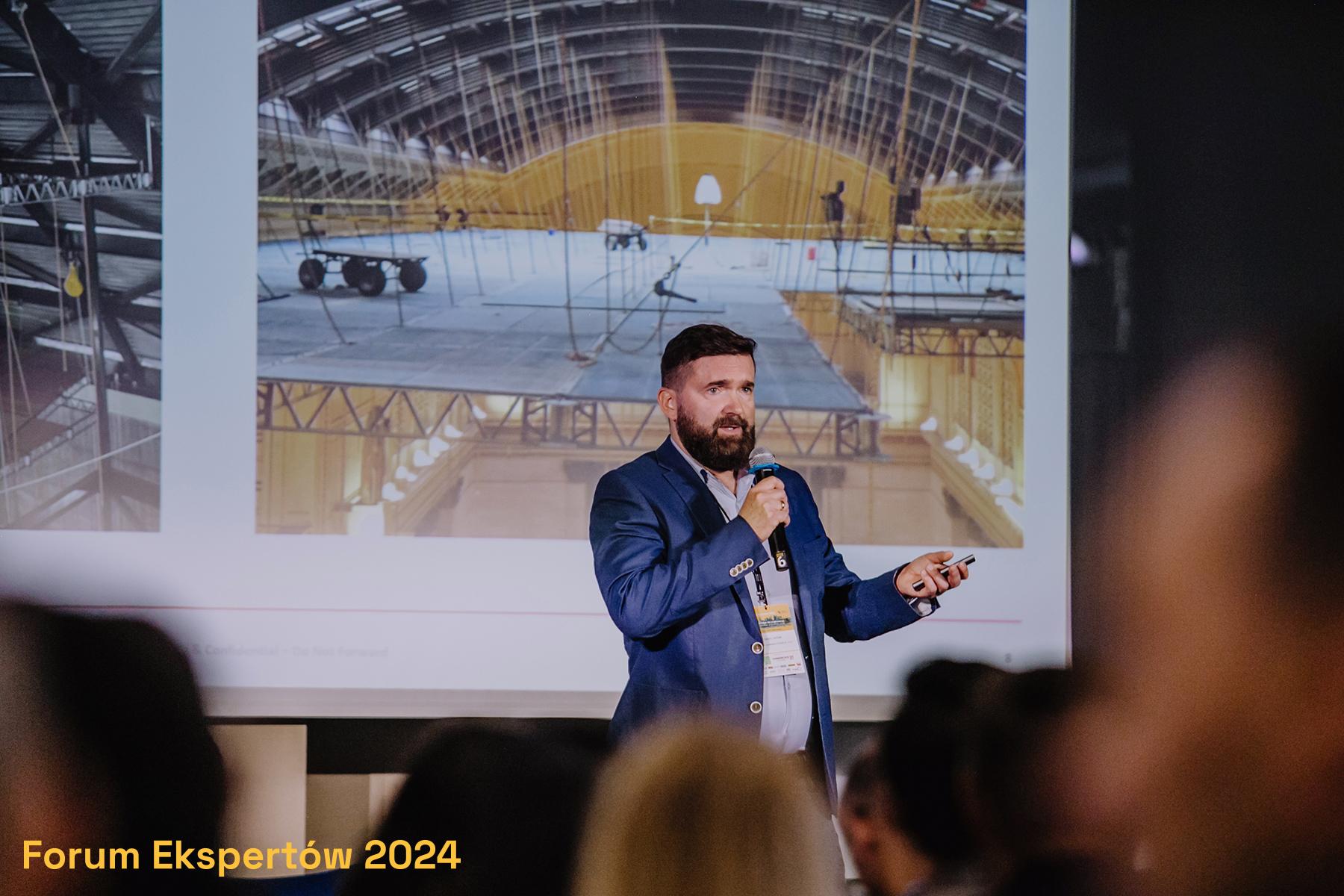 Daniel Hutnik (Hunnebeck Polska) wystąpił z prelekcją "Bezpiecznie. Wydajnie. Oszczędnie. Podesty wiszące QuikDeck".