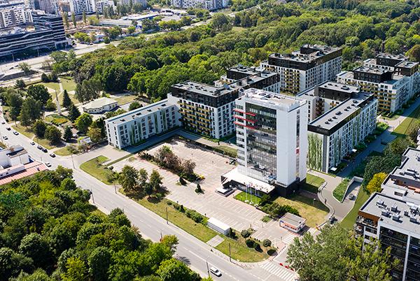 Okam rozpycha się na warszawskiej Woli