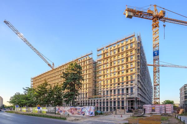 Gotowa konstrukcja biurowca Bobrowiecka 8