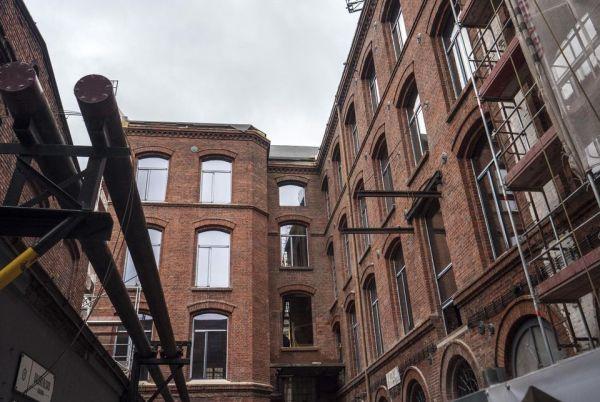 Teal Office i Sepia Office na półmetku