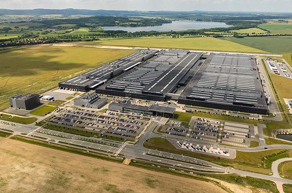 Mercedes rozpędza się na Dolnym Śląsku. Zbuduje park przemysłowy obok fabryki