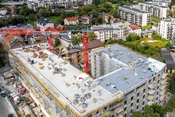 Kolejny etap budowy apartamentowca Skanska w Krakowie