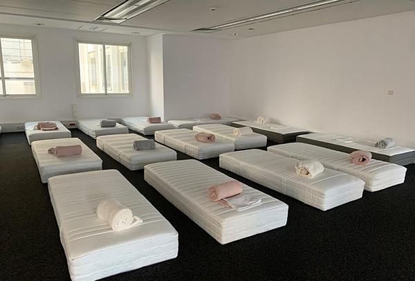 Miejsca noclegowe dla uchodźców w Plazie i biurowcu Atrium