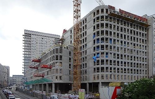 Na Hotelu Motel One zawisła wiecha