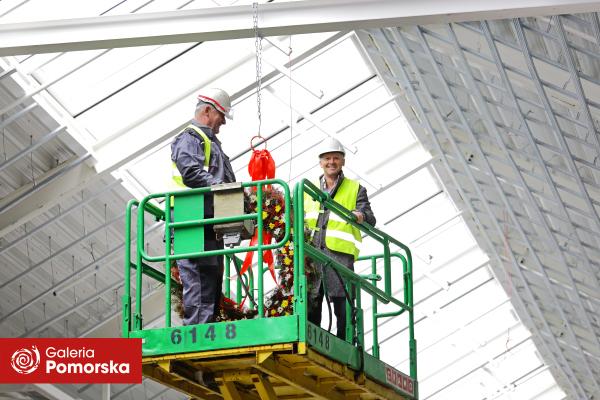 Wiecha nad rozbudowywaną częścią Galerii Pomorskiej