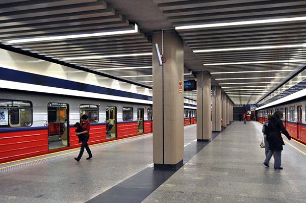 Jest umowa na dwie stacje metra w Warszawie