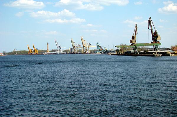 Większe statki w porcie. Bliżej budowy w Świnoujściu