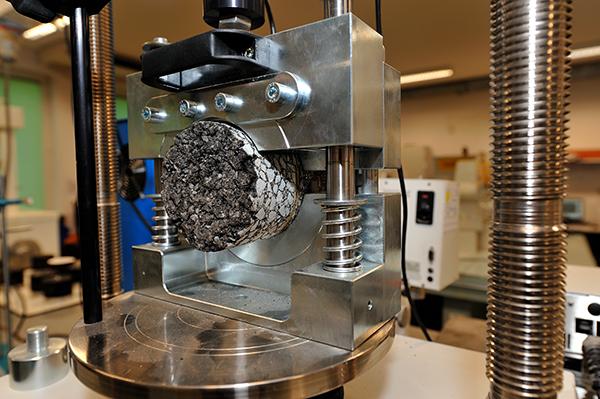 Samonaprawiająca się droga będzie gotowa za 2 lata