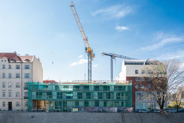 Zyndrama, czyli kameralny apartamentowiec w budowie